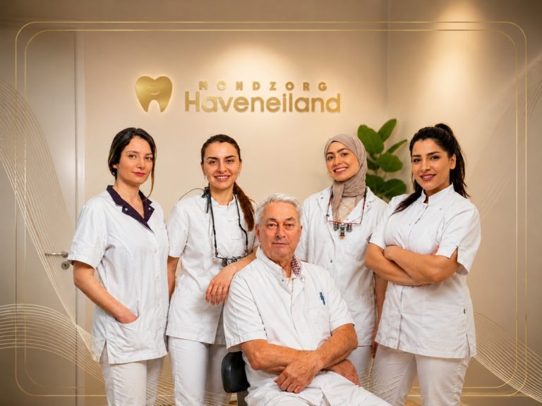 Mondzorgpraktijk in IJburg met een professioneel en vriendelijk tandheelkundig team in een moderne en rustige kliniekomgeving.